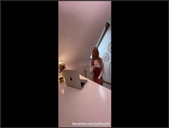 JustLucy – Wie oft habe ich dir eigentlich schon gesagt, dass du mich nicht immer unterbrechen sollst, wenn ich von zu Hause aus arbeite