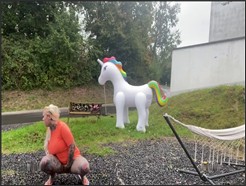 SteffiBlond – Vor die VILLA gepisst – SEI EIN EINHORN EINZIGARTIG & BEZAUBERND